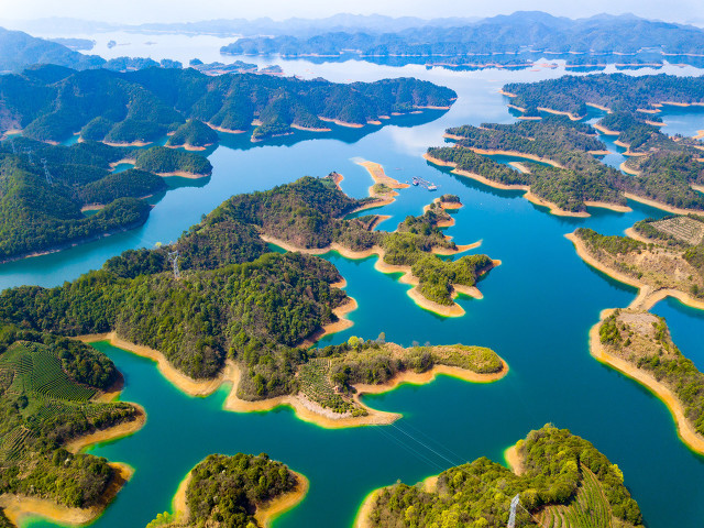 中(zhong)國(guo)20箇(ge)美豔絕倫的(de)景觀，你去過(guo)10箇(ge)就算旅遊達人(ren)啦